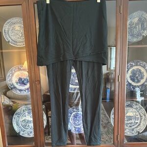 CAbi dark dress skirted Leggings Sleek and Simple never worn